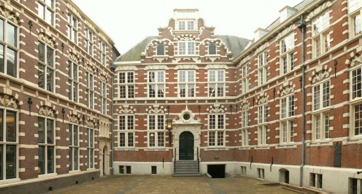 Oost-Indisch Huis courtyard